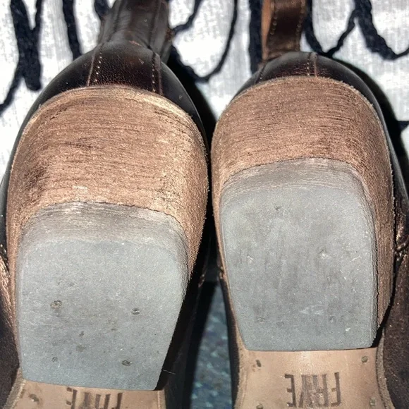 Frye| Sacha Chelsea Bronzed Bootie| Size 7B Pre Owned Condition - Picture 7 of 11